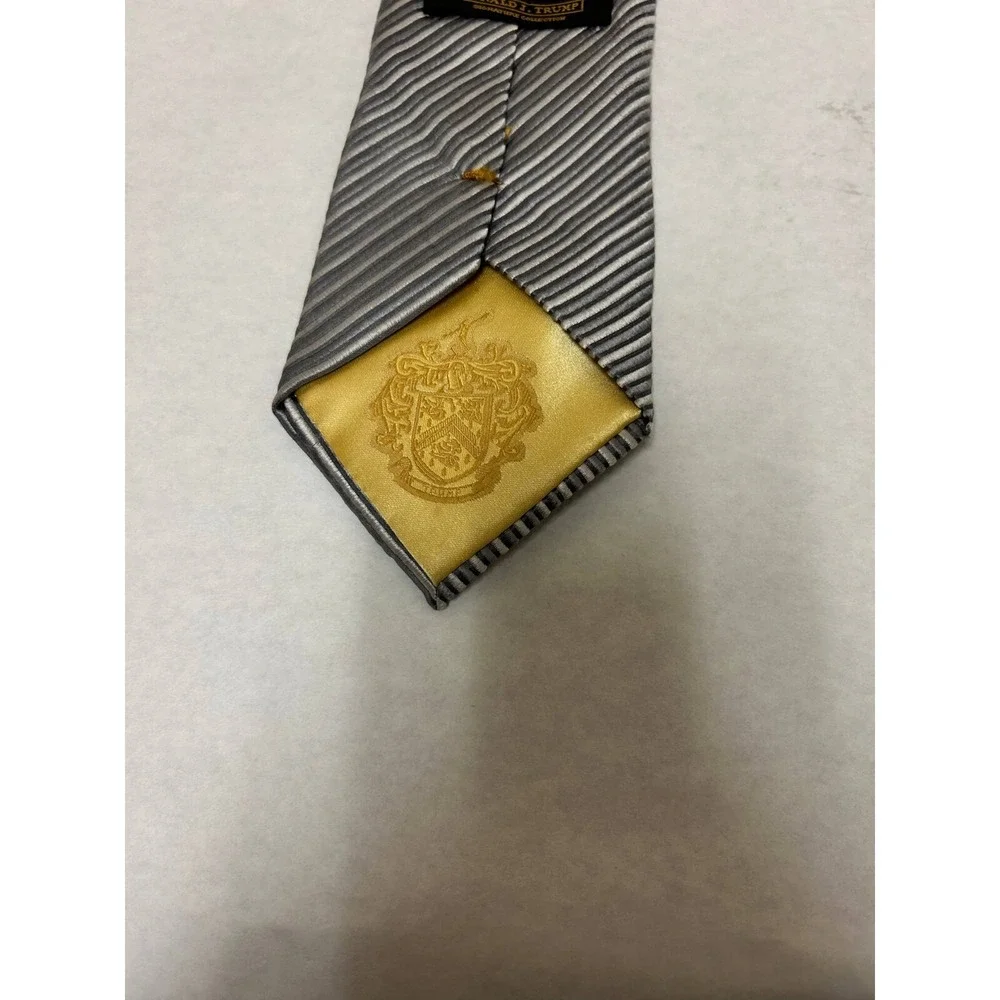 Donald J. Trump Signature Necktie Men's One Size Silver Striped‎ 100% Silk Logo